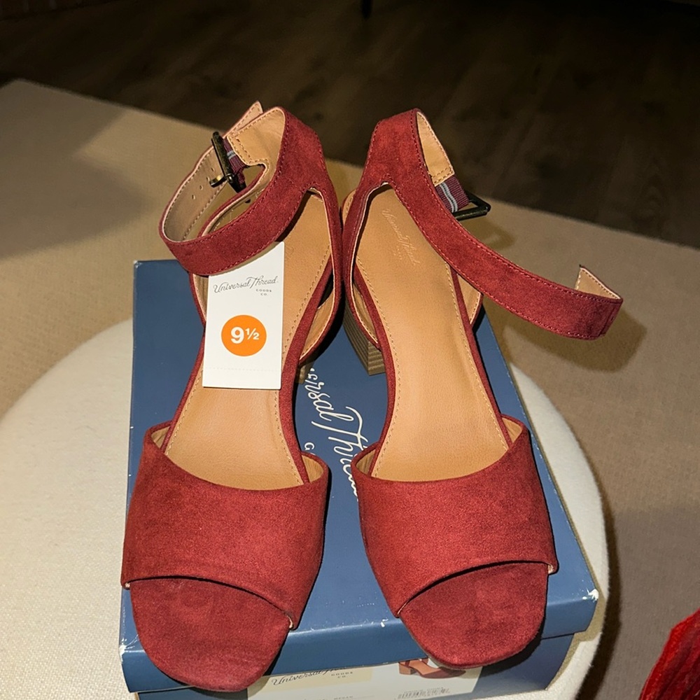 New universal thread heels, never worn